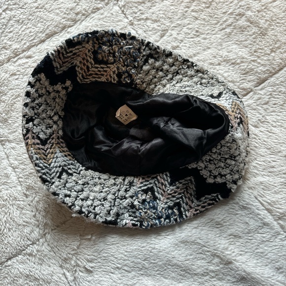 Textured bucket hat - Picture 3 of 3